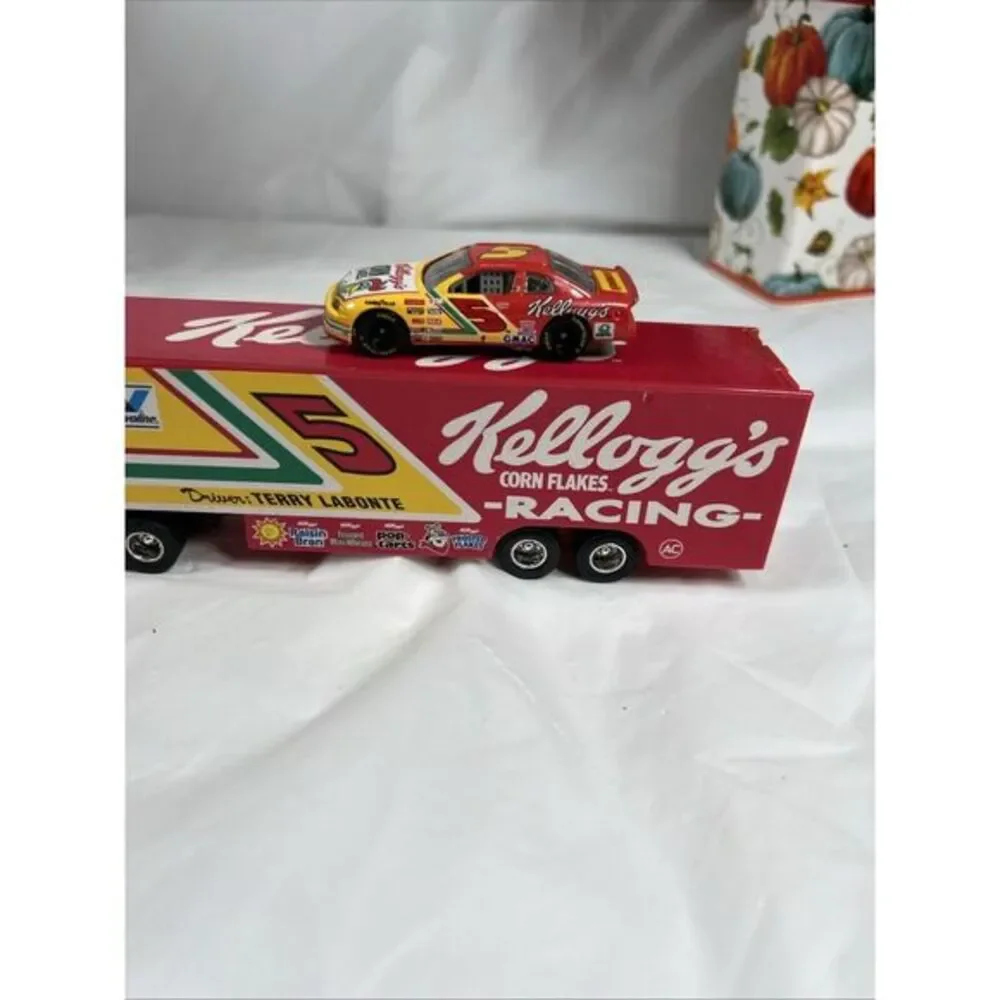 1997 Racing Champions 1:87 Micro Team Transporter NASCAR Terry Labonte Kellogg's